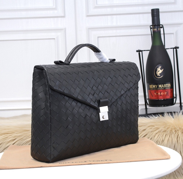 ボッテガヴェネタバッグ側面デザイン